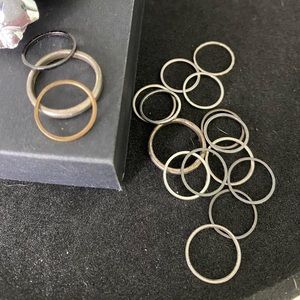 Lot of rings and knuckle rings silver bronze black